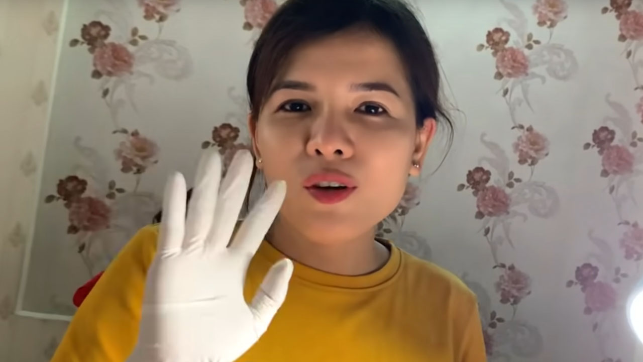 Cute Asian Esthetician with 100s of Extractions | Hương Đà Nẵng